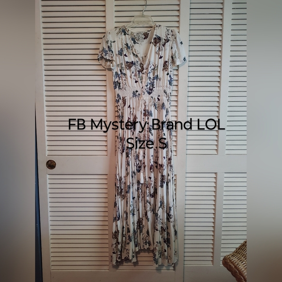 Elegant Blue and White V-Neck Flutter Sleeve Maxi Dress - Picture 1 of 1